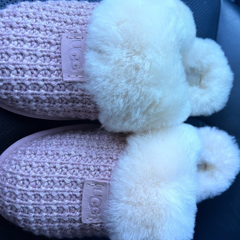 Ugg | Knit Pink Slippers